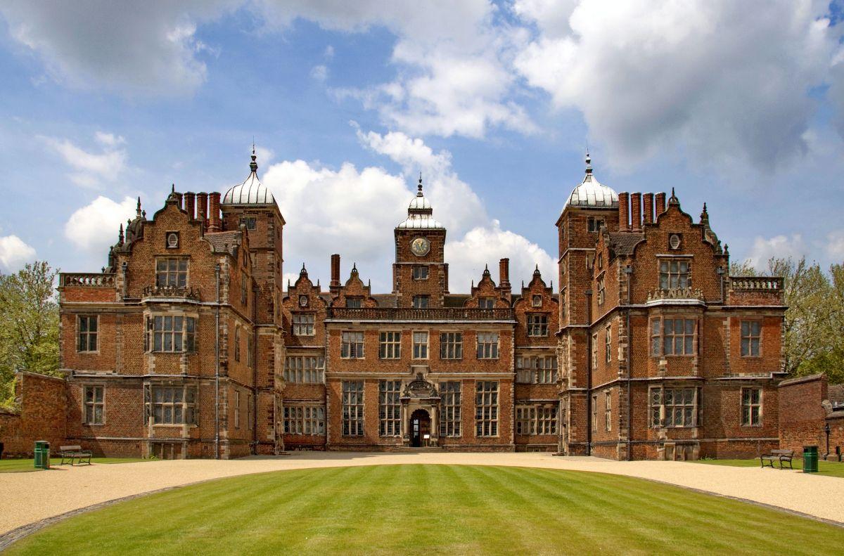 aston-hall-is-a-famous-landmark-in-birmingham-england